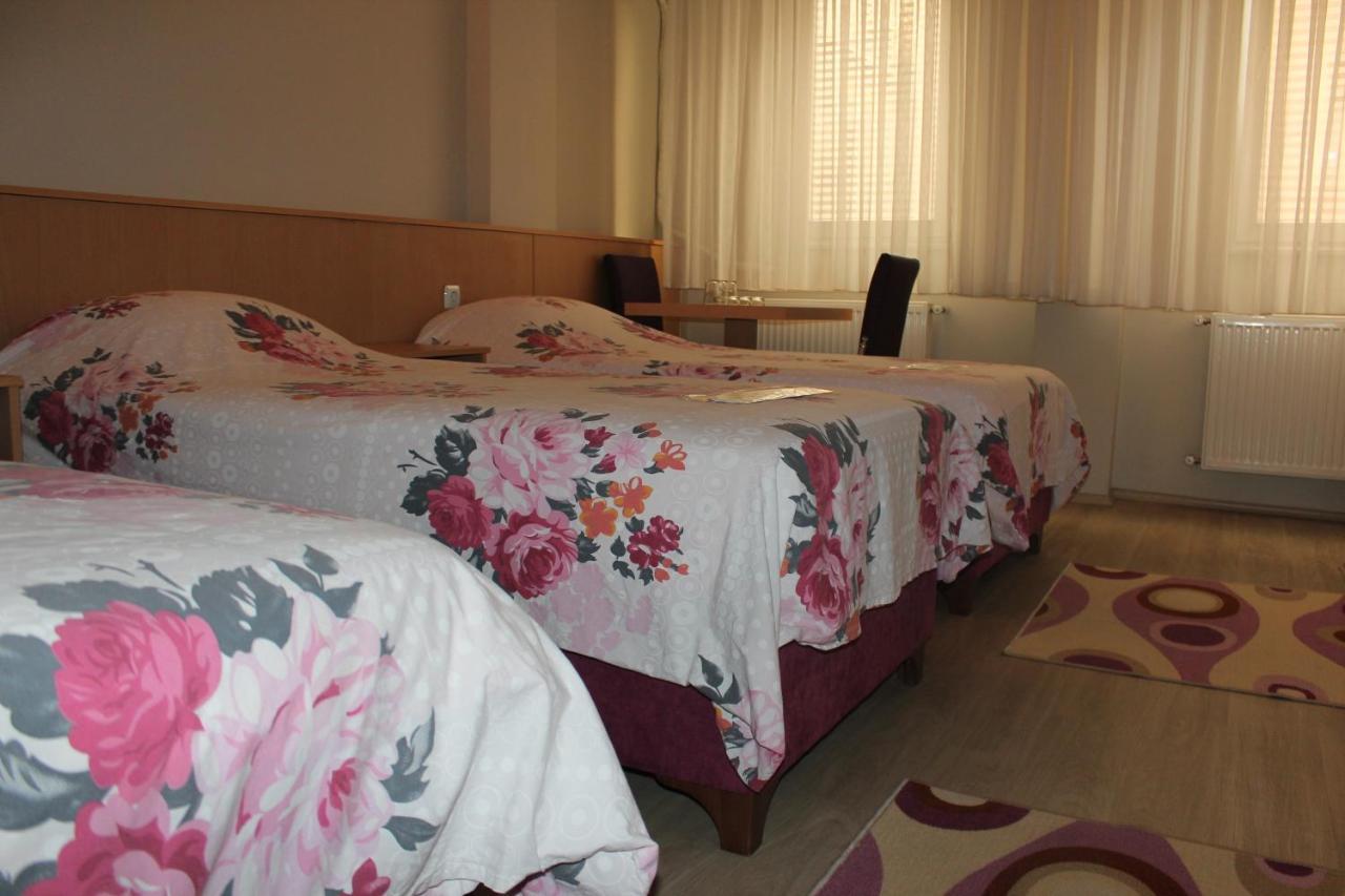 Hotel Oezsefa Истанбул Екстериор снимка